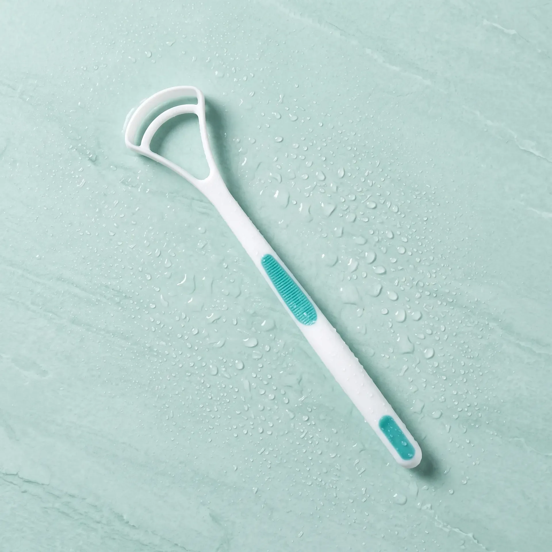 מנקה לשון / מגרד לשון Life Time. Tongue Cleaner. ידית עם אחיזת גומי מונעת החלקה. לנשימה רעננה. ס.מדיק יבוא